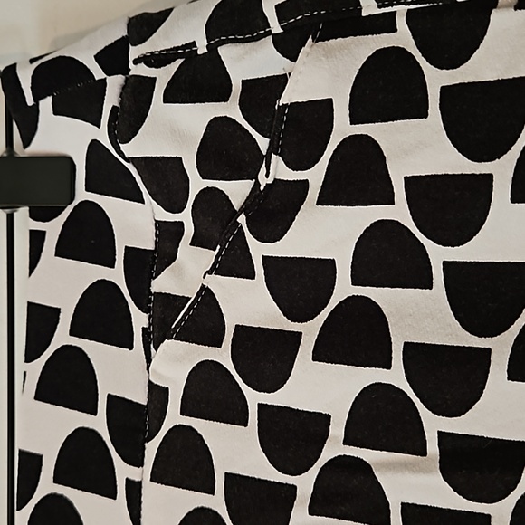 Chico's Travelers Collection Black White Dot Crepe Crop Pants - Picture 2 of 4